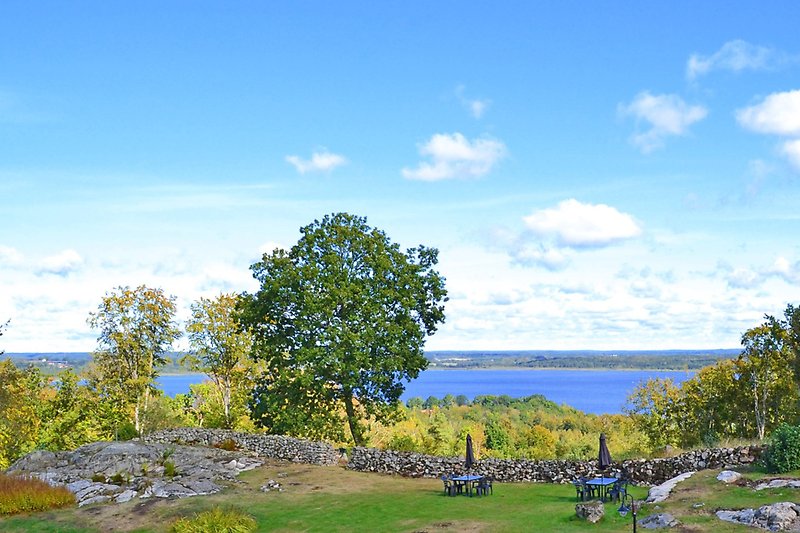 Utsikt över Finjasjön från Tostarps Pensionat. 